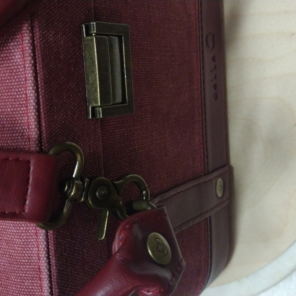 della Q Markers Train Case-Maroon - Picture 14 of 16